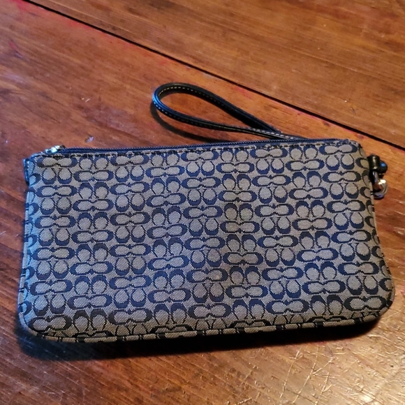Large Coach wristlet - Picture 3 of 7